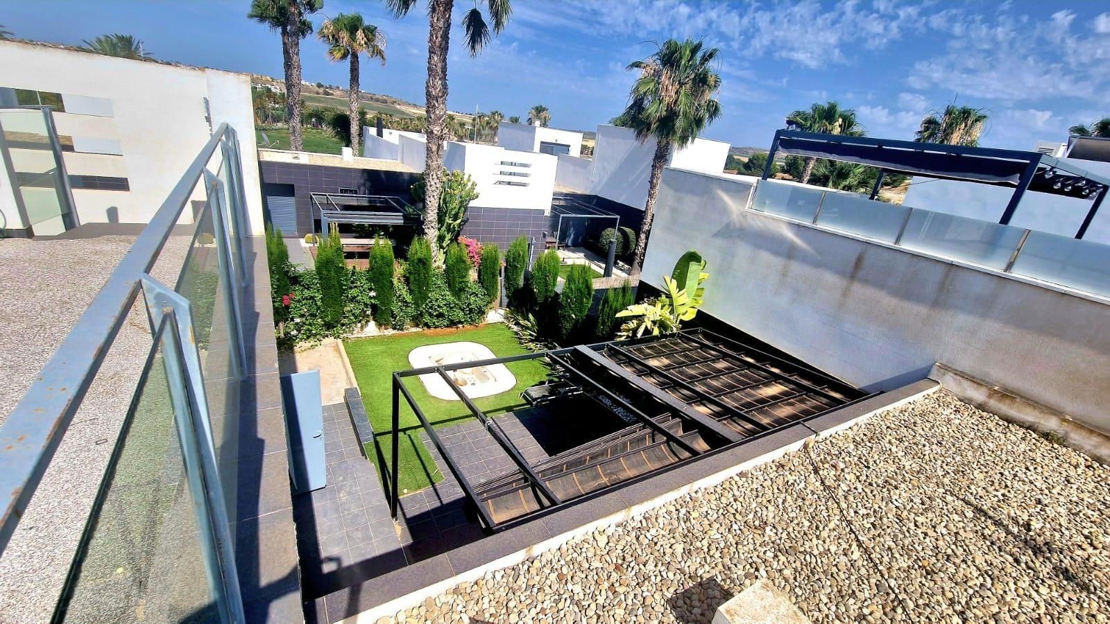 For sale - 2 Bedroom 2 Bathroom Semi-Detached House in Algorfa - La Finca Golf Resort - Alicante