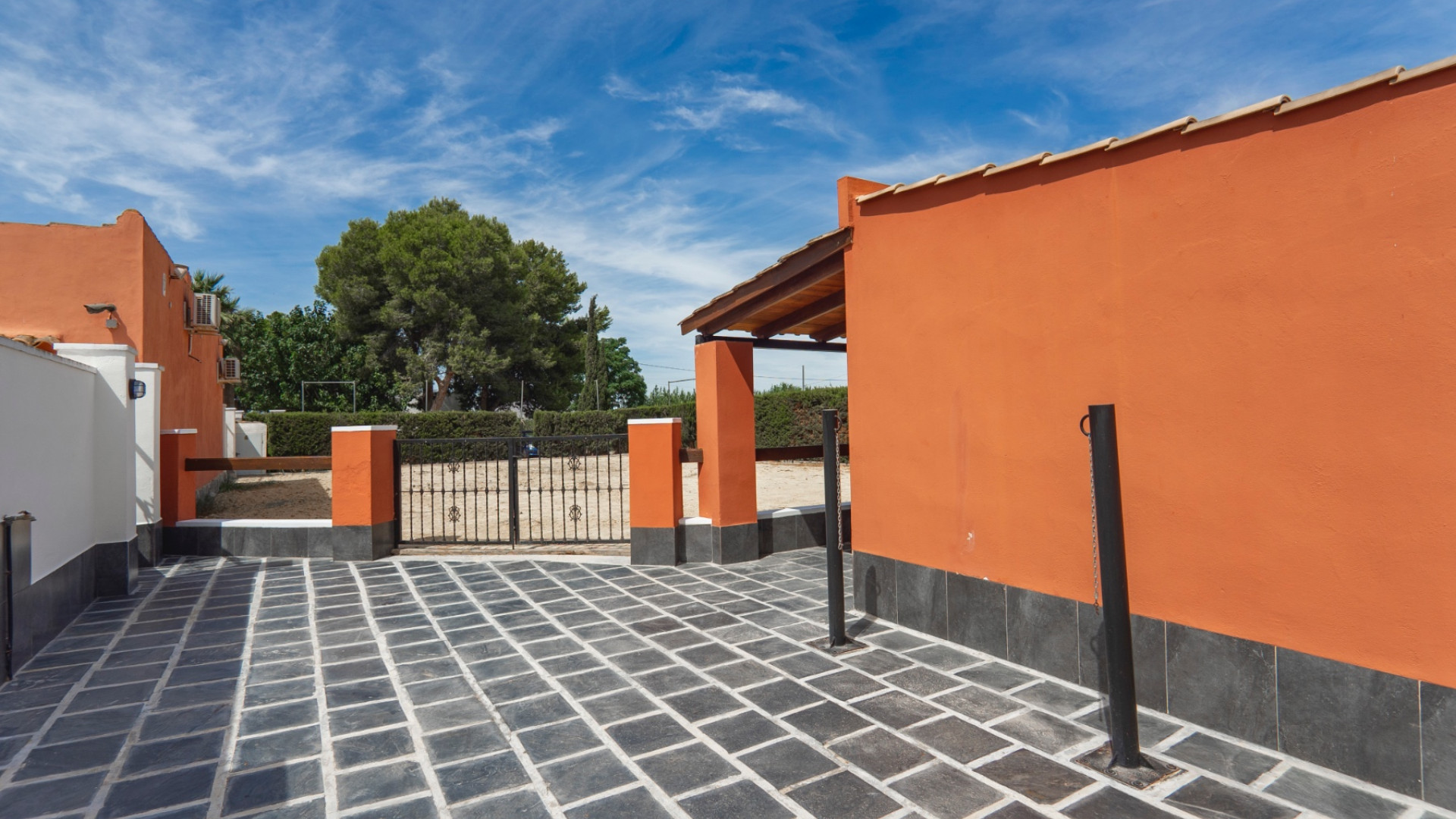 For sale - 6 Bedroom 3 Bathroom Country Property & Stables Las Heredades -   - Alicante