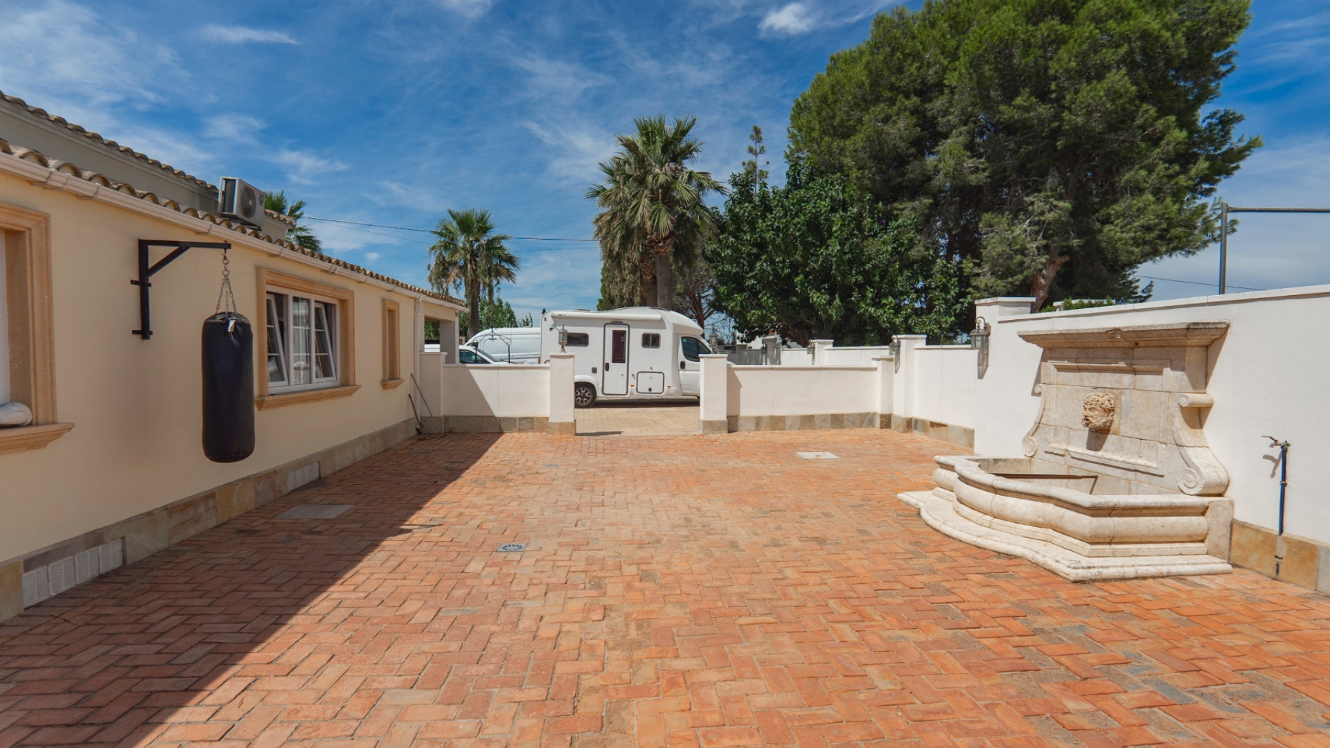 For sale - 6 Bedroom 3 Bathroom Country Property & Stables Las Heredades -   - Alicante