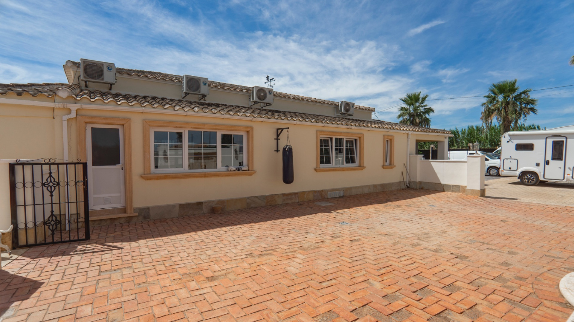 For sale - 6 Bedroom 3 Bathroom Country Property & Stables Las Heredades -   - Alicante