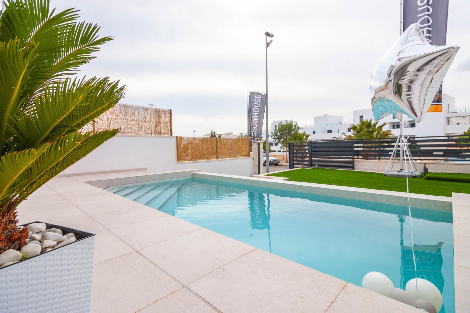 New Build - 3 Bedroom 4 Bathroom Villa in Villamartin - PAU 8  - Alicante