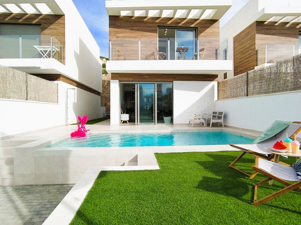 3 Bedroom 4 Bathroom Villa in Villamartin