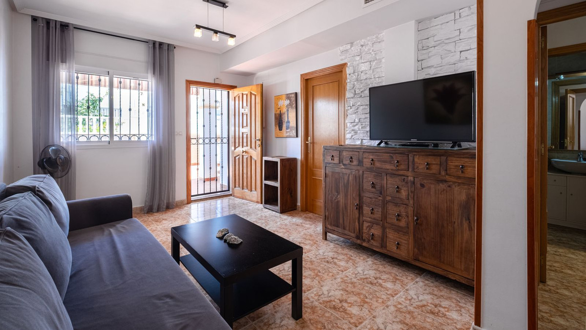 For sale - 2 Bedroom 2 Bathroom Apartment in Punta Prima - Punta Prima  - Alicante