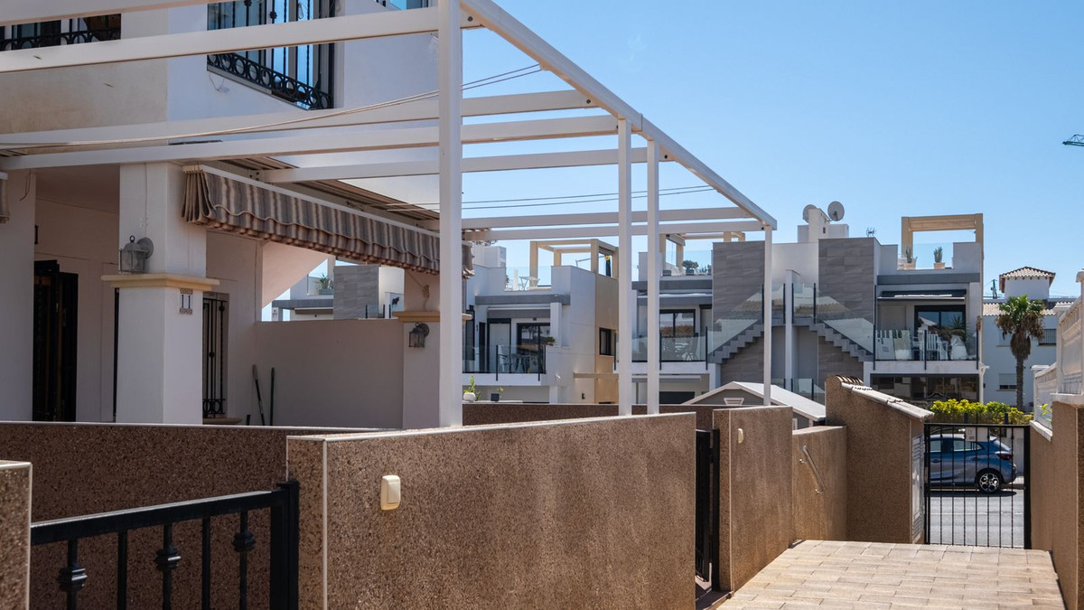 For sale - 2 Bedroom 2 Bathroom Apartment in Punta Prima - Punta Prima  - Alicante