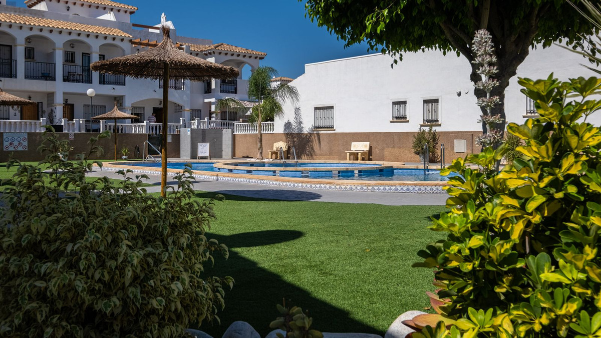 For sale - 2 Bedroom 2 Bathroom Apartment in Punta Prima - Punta Prima  - Alicante