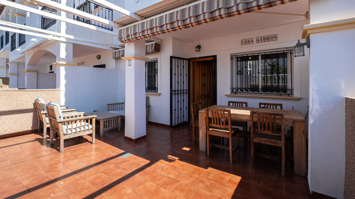 For sale - 2 Bedroom 2 Bathroom Apartment in Punta Prima - Punta Prima  - Alicante