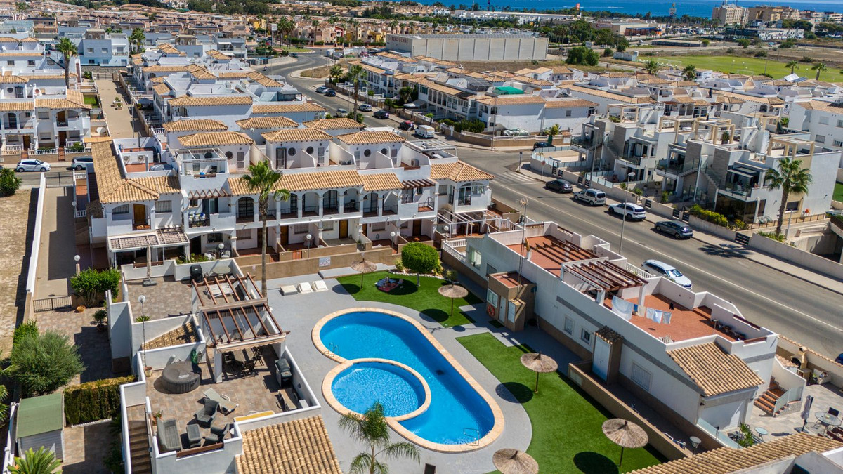 For sale - 2 Bedroom 2 Bathroom Apartment in Punta Prima - Punta Prima  - Alicante