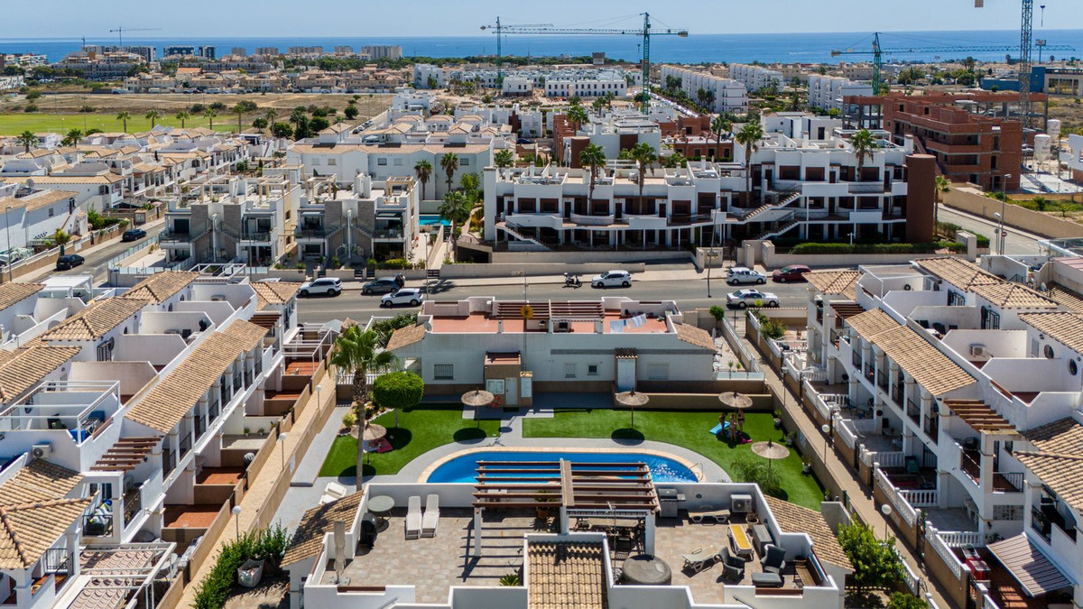 For sale - 2 Bedroom 2 Bathroom Apartment in Punta Prima - Punta Prima  - Alicante
