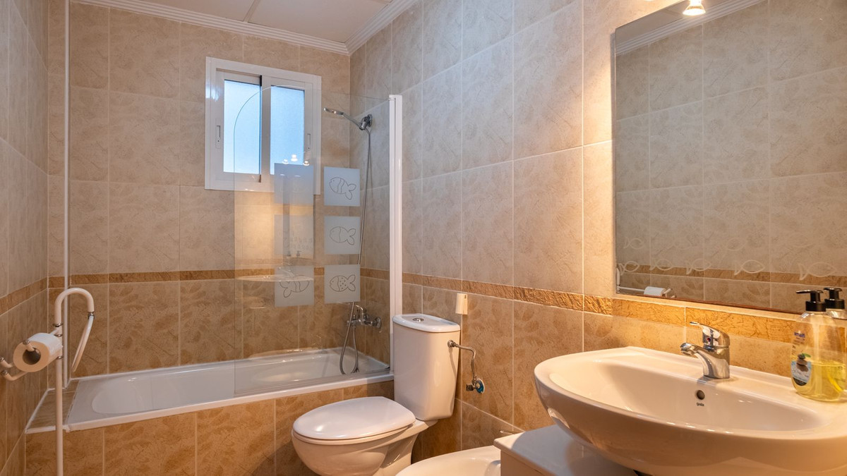For sale - 2 Bedroom 2 Bathroom Apartment in Punta Prima - Punta Prima  - Alicante