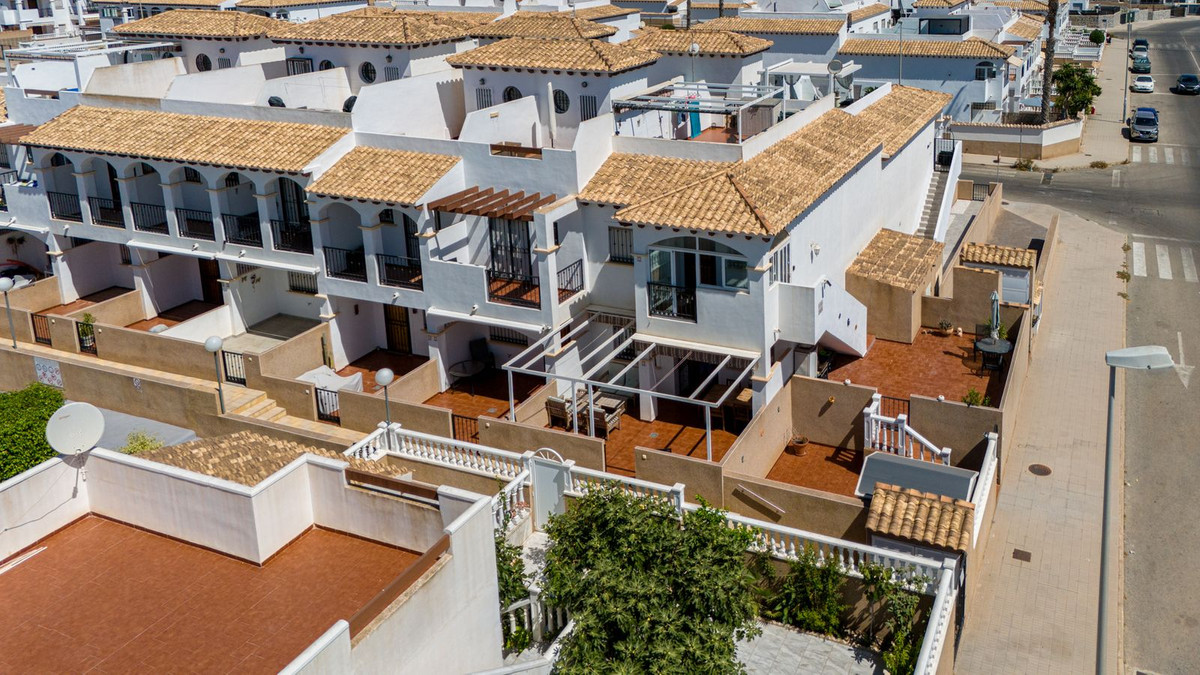 For sale - 2 Bedroom 2 Bathroom Apartment in Punta Prima - Punta Prima  - Alicante