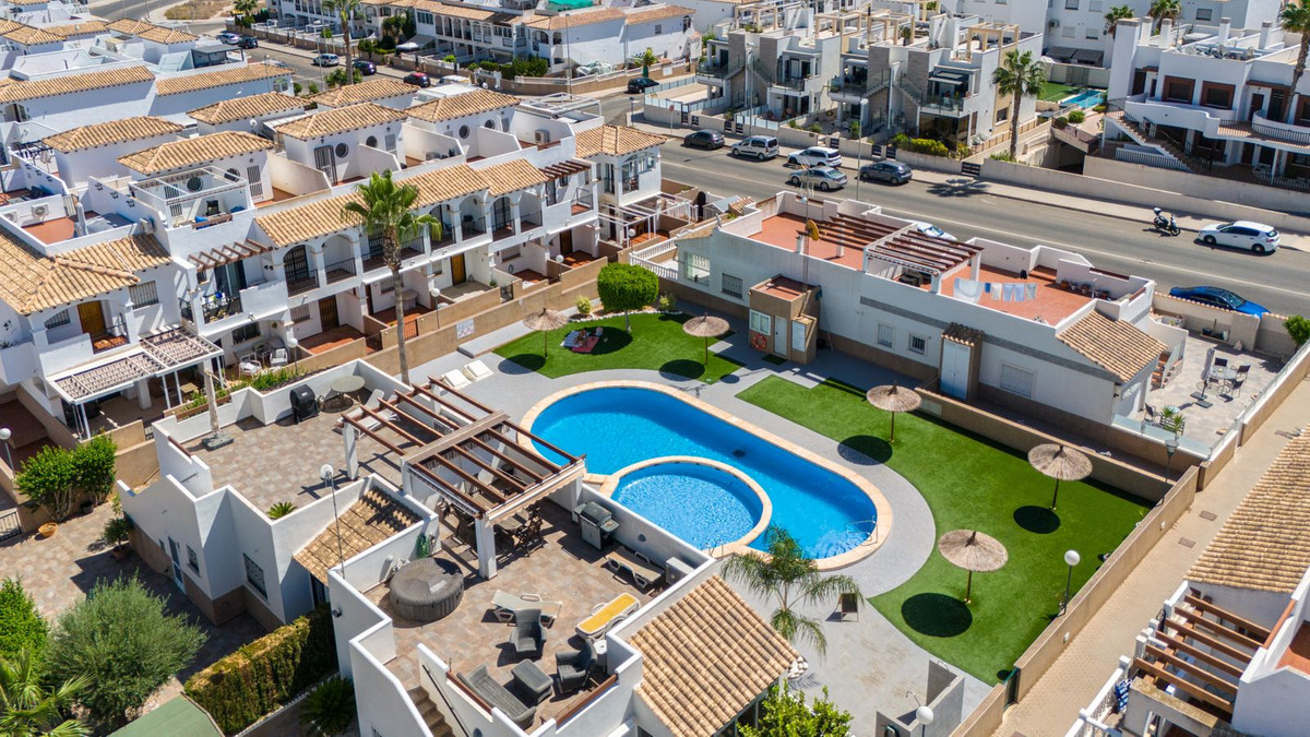 For sale - 2 Bedroom 2 Bathroom Apartment in Punta Prima - Punta Prima  - Alicante