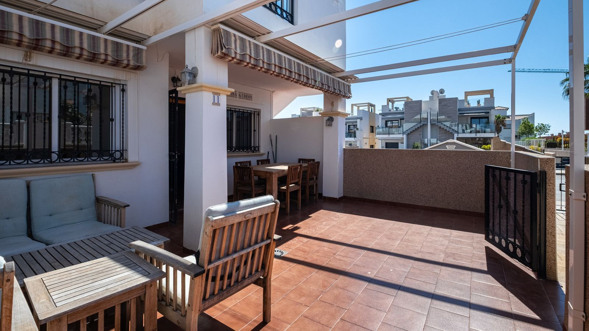 For sale - 2 Bedroom 2 Bathroom Apartment in Punta Prima - Punta Prima  - Alicante