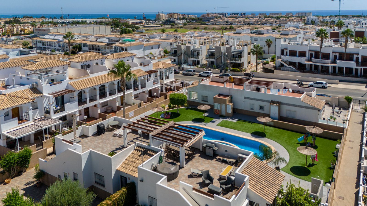 For sale - 2 Bedroom 2 Bathroom Apartment in Punta Prima - Punta Prima  - Alicante