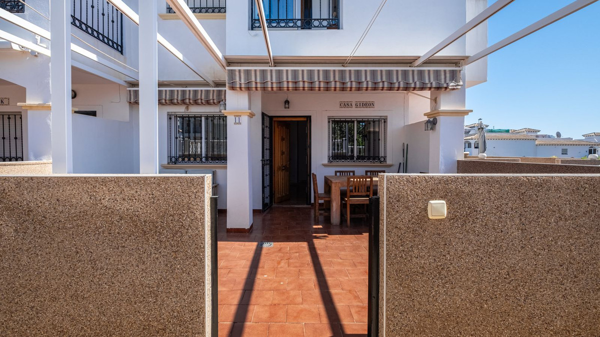 For sale - 2 Bedroom 2 Bathroom Apartment in Punta Prima - Punta Prima  - Alicante