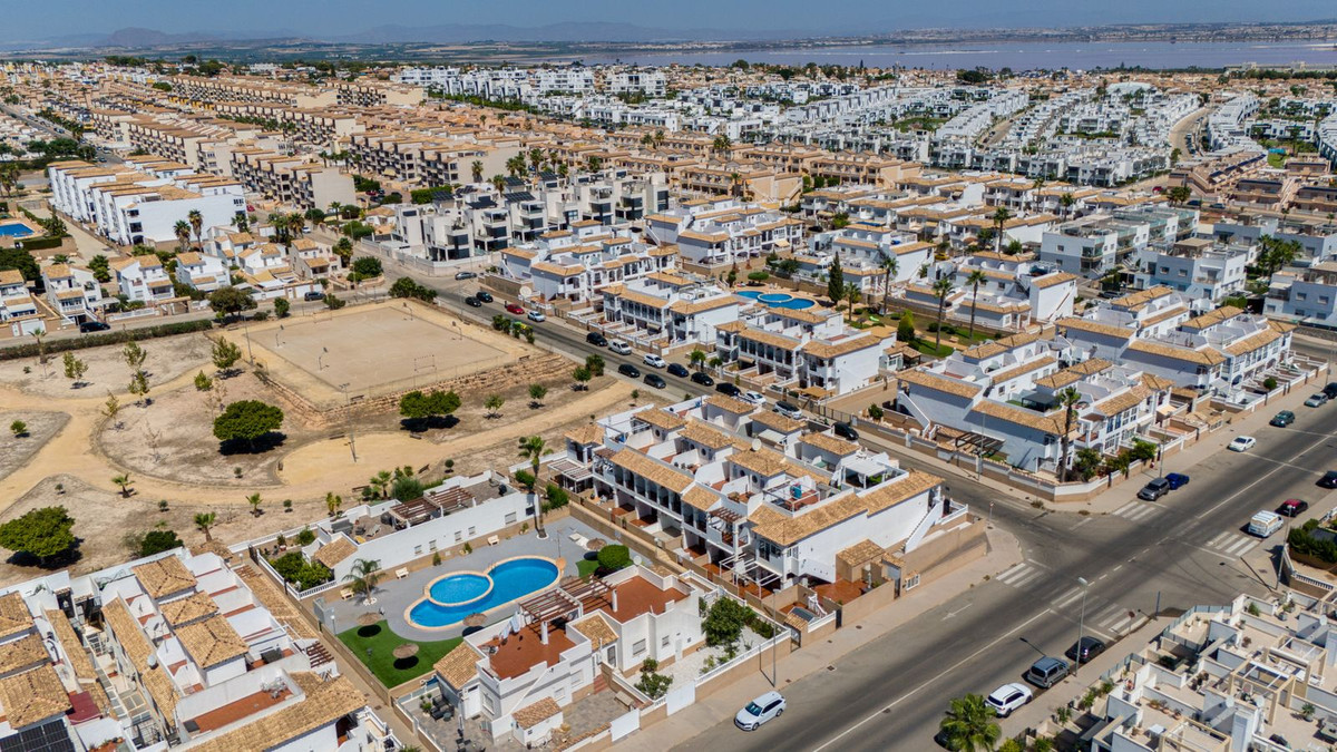 For sale - 2 Bedroom 2 Bathroom Apartment in Punta Prima - Punta Prima  - Alicante