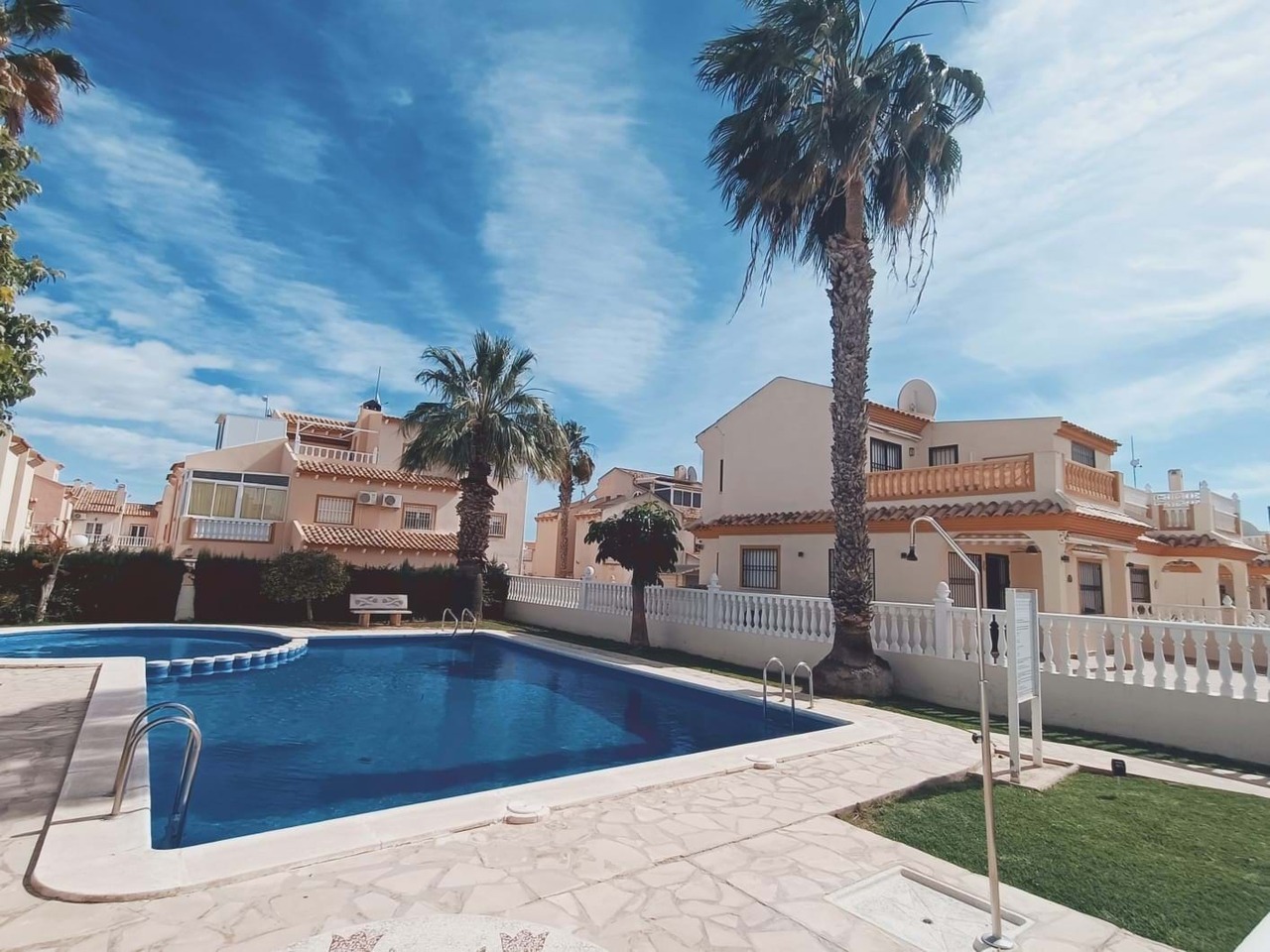 For sale - 3 Bedroom 2 Bathroom Quad House in Playa Flamenca - Costa Blanca  - Alicante