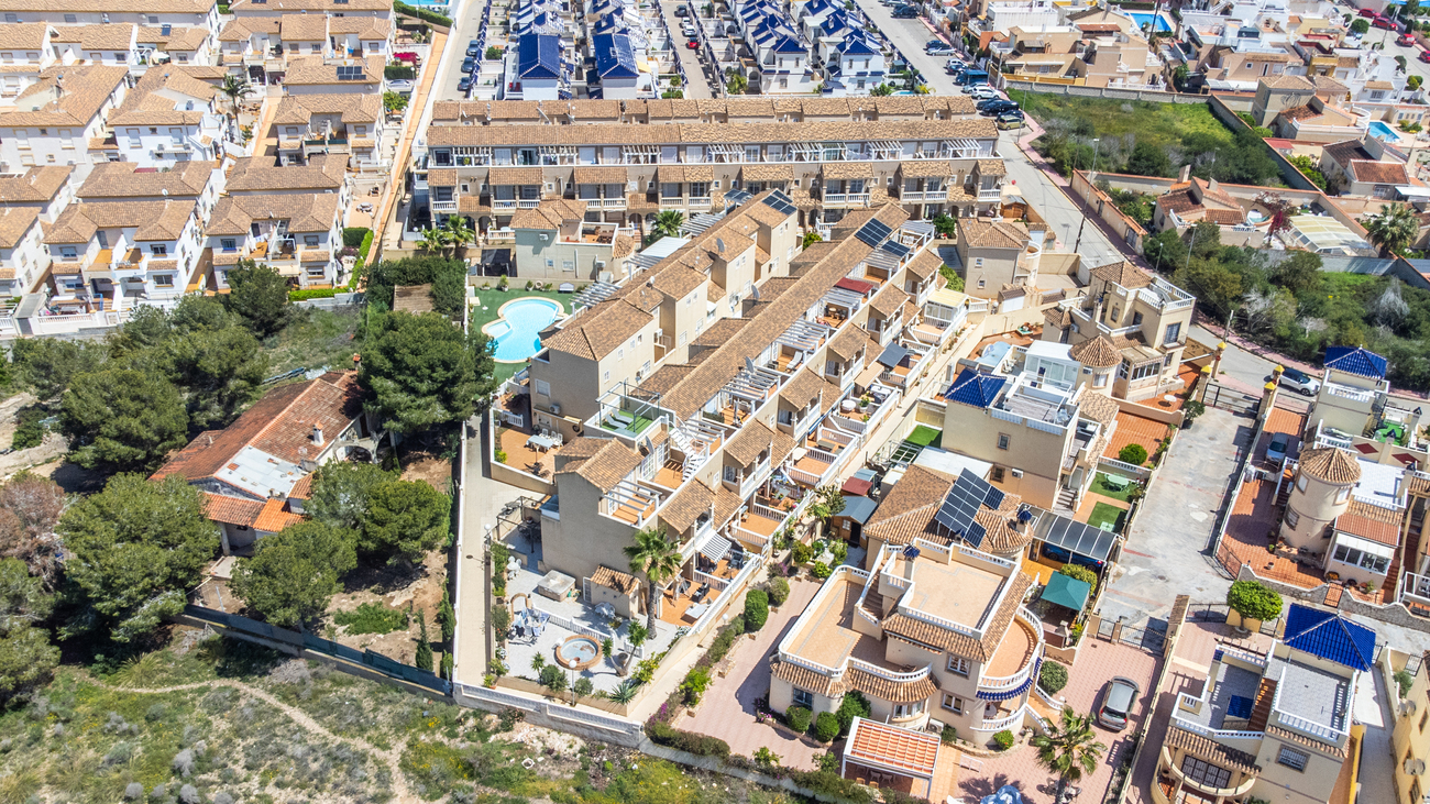 For sale - 4 Bedroom 2 Bathroom Town House in Playa Flamenca - Los Almendros - La Florida  - Alicante