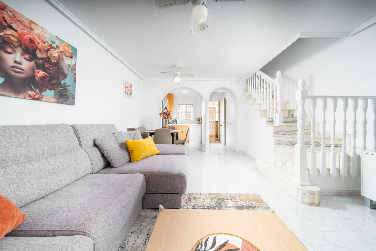For sale - 4 Bedroom 2 Bathroom Town House in Playa Flamenca - Los Almendros - La Florida  - Alicante