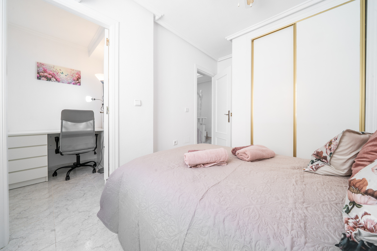 For sale - 4 Bedroom 2 Bathroom Town House in Playa Flamenca - Los Almendros - La Florida  - Alicante