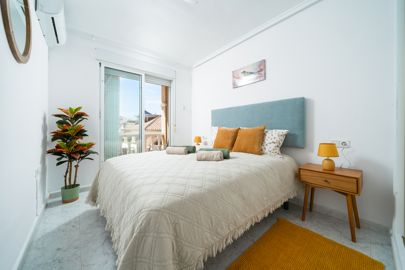 For sale - 4 Bedroom 2 Bathroom Town House in Playa Flamenca - Los Almendros - La Florida  - Alicante