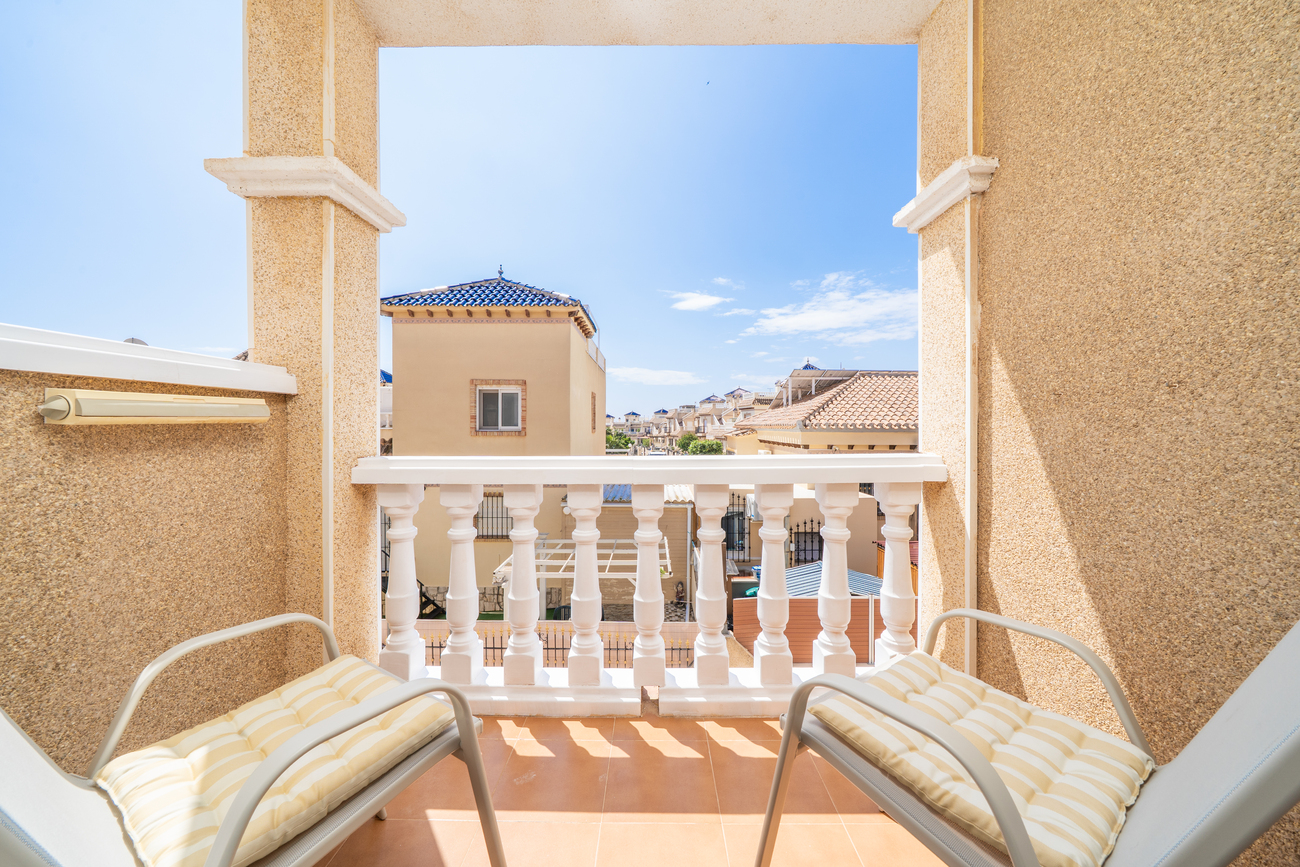 For sale - 4 Bedroom 2 Bathroom Town House in Playa Flamenca - Los Almendros - La Florida  - Alicante