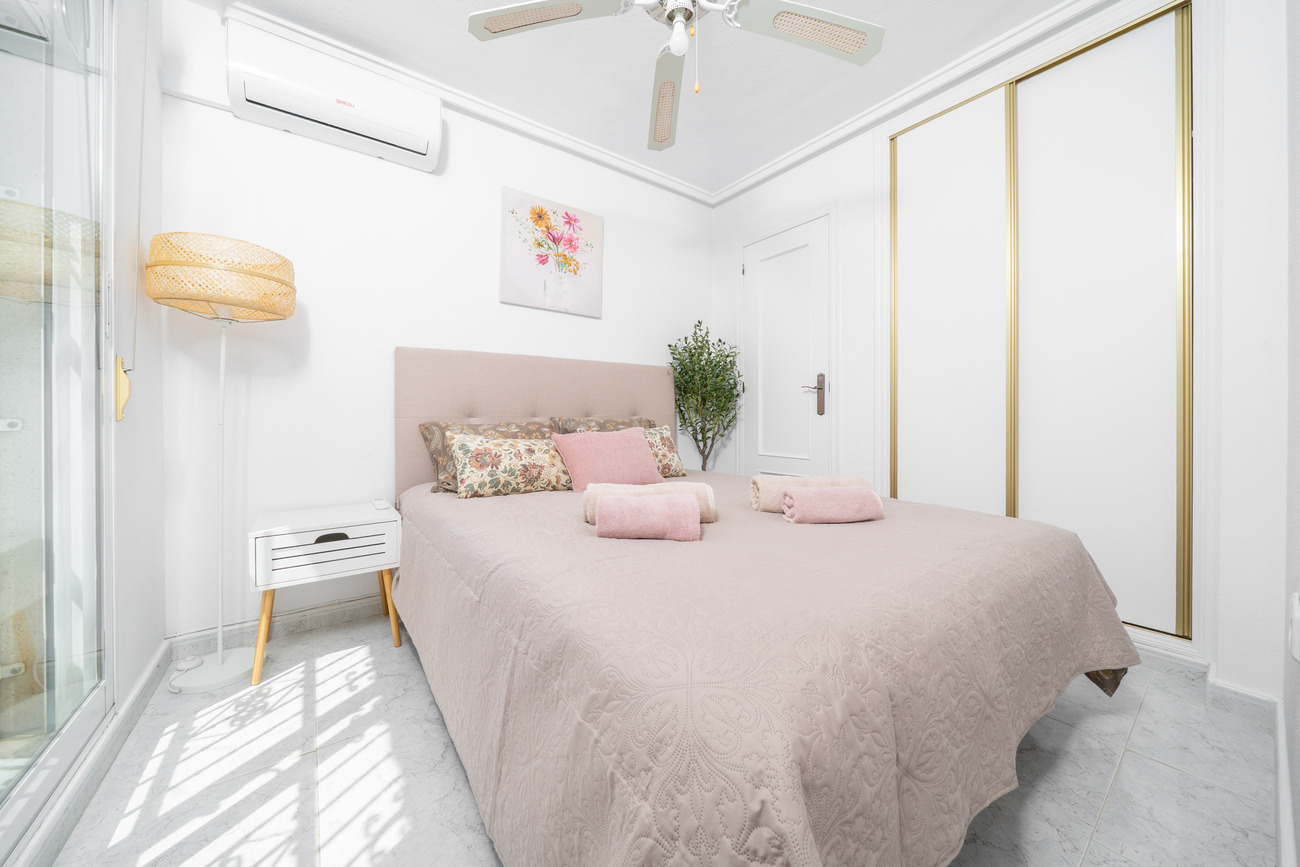 For sale - 4 Bedroom 2 Bathroom Town House in Playa Flamenca - Los Almendros - La Florida  - Alicante