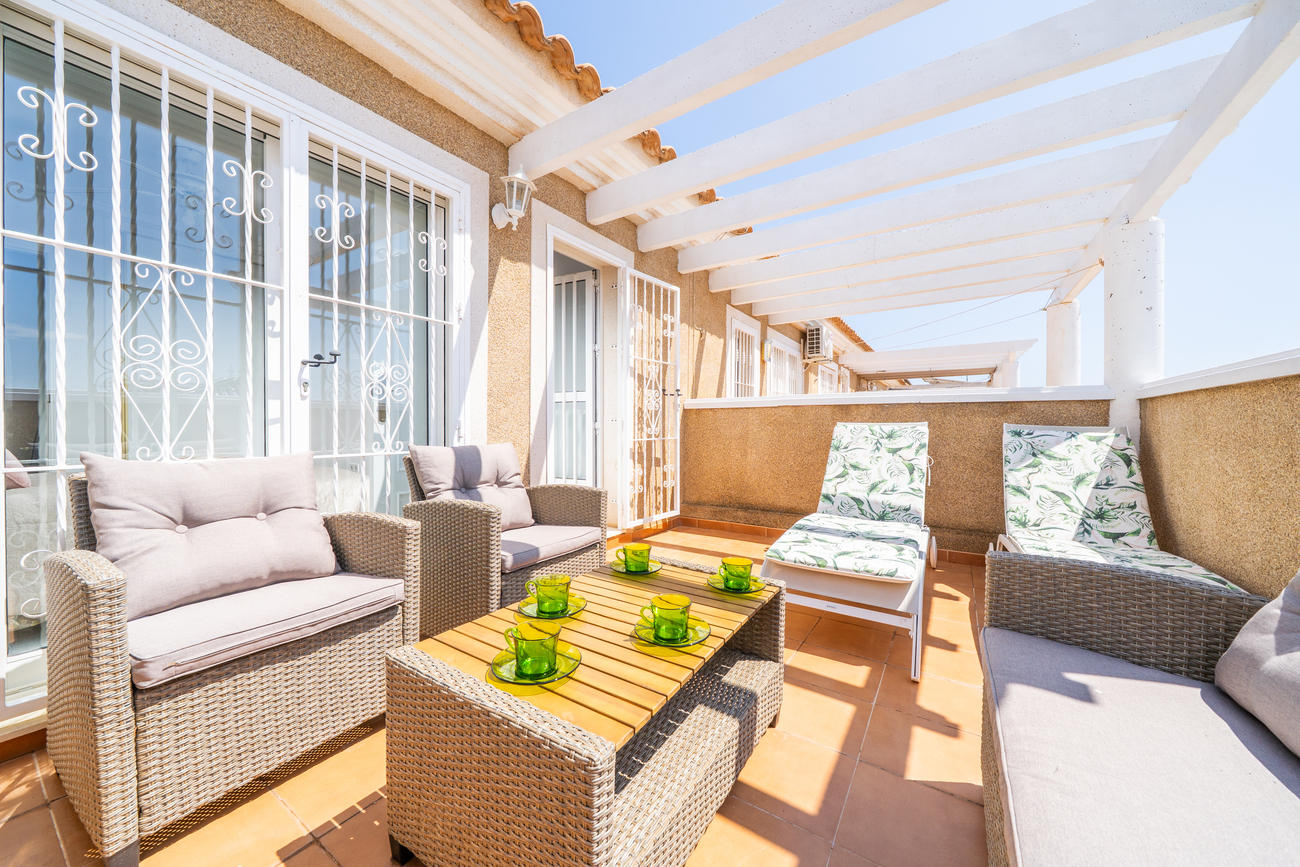 For sale - 4 Bedroom 2 Bathroom Town House in Playa Flamenca - Los Almendros - La Florida  - Alicante