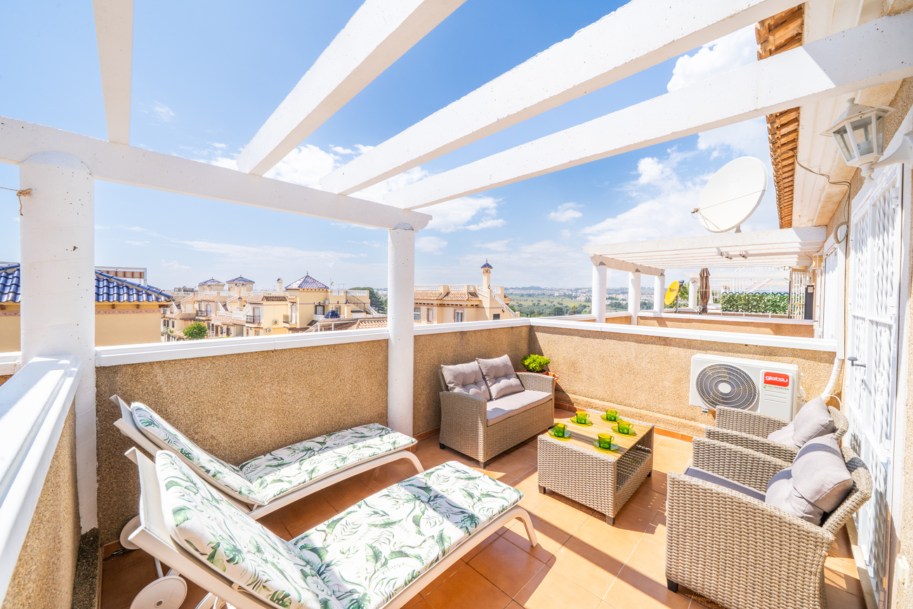 For sale - 4 Bedroom 2 Bathroom Town House in Playa Flamenca - Los Almendros - La Florida  - Alicante