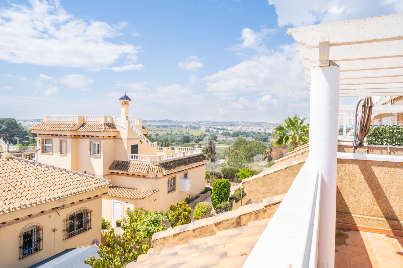 For sale - 4 Bedroom 2 Bathroom Town House in Playa Flamenca - Los Almendros - La Florida  - Alicante