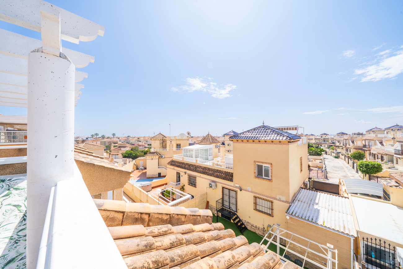 For sale - 4 Bedroom 2 Bathroom Town House in Playa Flamenca - Los Almendros - La Florida  - Alicante