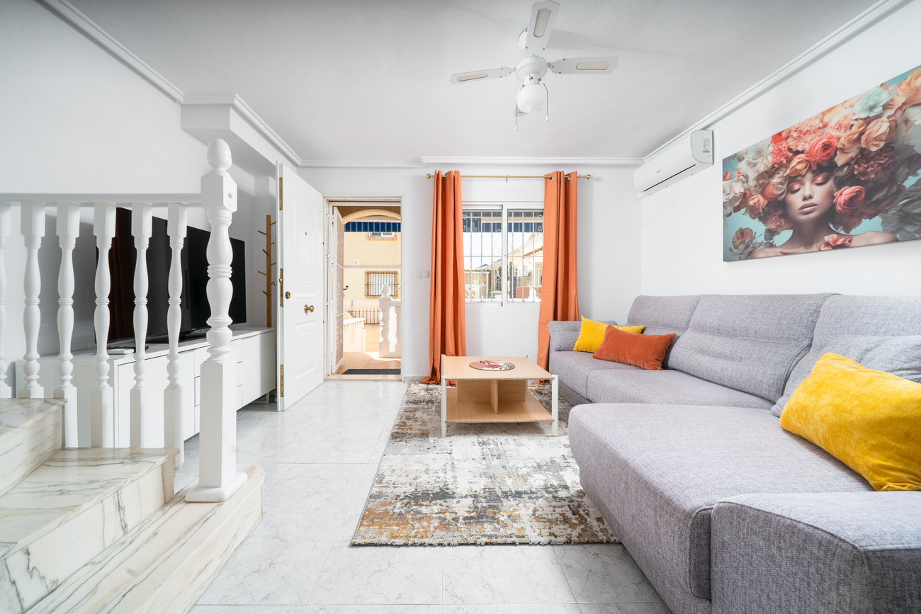 For sale - 4 Bedroom 2 Bathroom Town House in Playa Flamenca - Los Almendros - La Florida  - Alicante