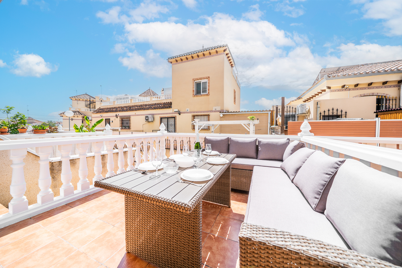 For sale - 4 Bedroom 2 Bathroom Town House in Playa Flamenca - Los Almendros - La Florida  - Alicante