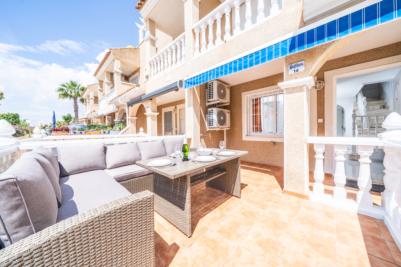 For sale - 4 Bedroom 2 Bathroom Town House in Playa Flamenca - Los Almendros - La Florida  - Alicante