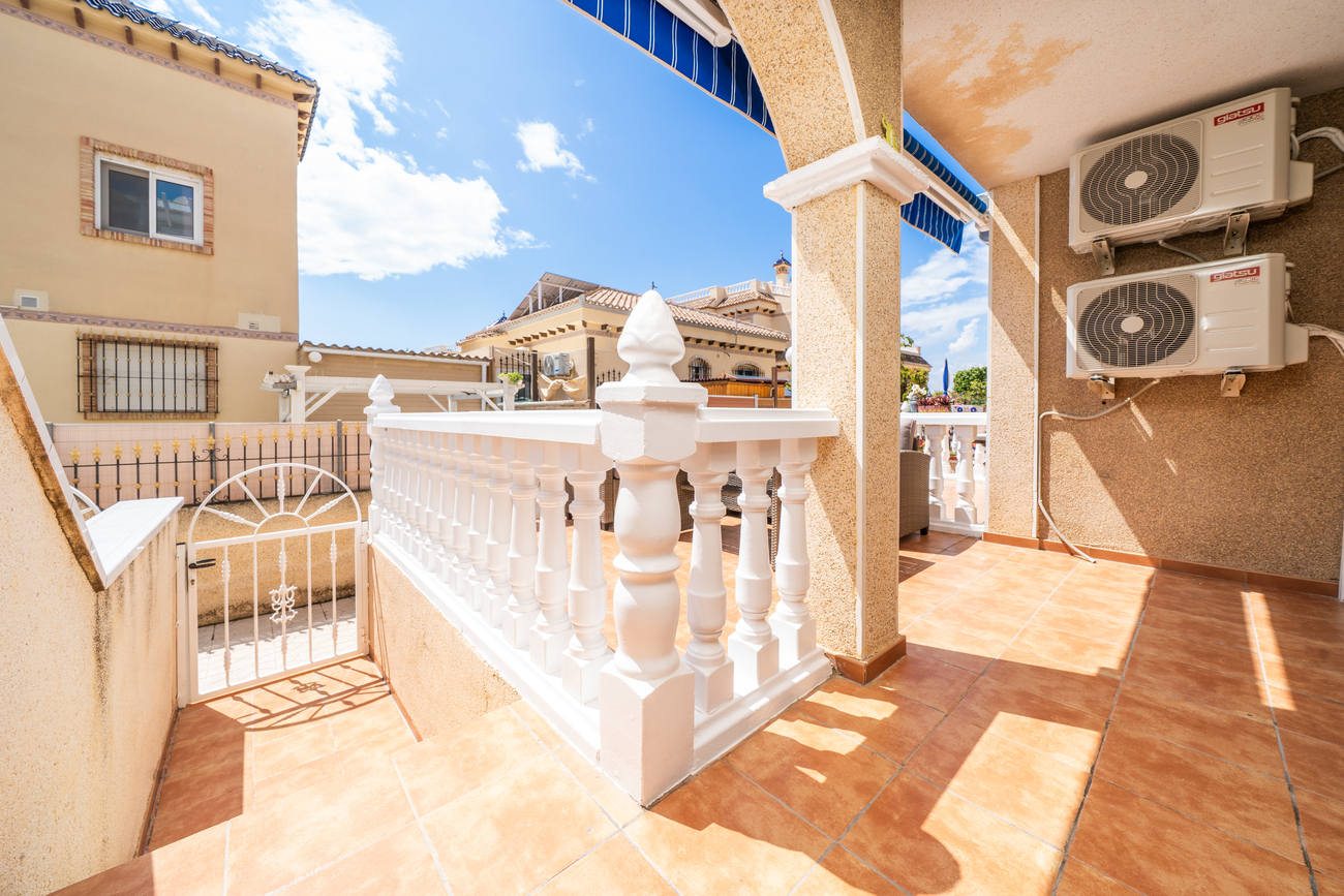 For sale - 4 Bedroom 2 Bathroom Town House in Playa Flamenca - Los Almendros - La Florida  - Alicante