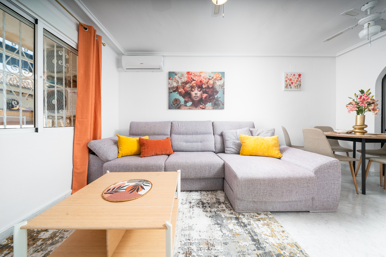 For sale - 4 Bedroom 2 Bathroom Town House in Playa Flamenca - Los Almendros - La Florida  - Alicante
