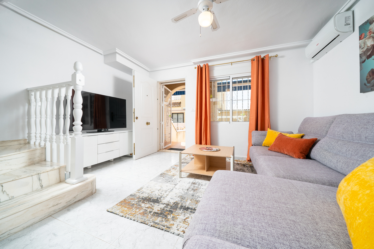 For sale - 4 Bedroom 2 Bathroom Town House in Playa Flamenca - Los Almendros - La Florida  - Alicante