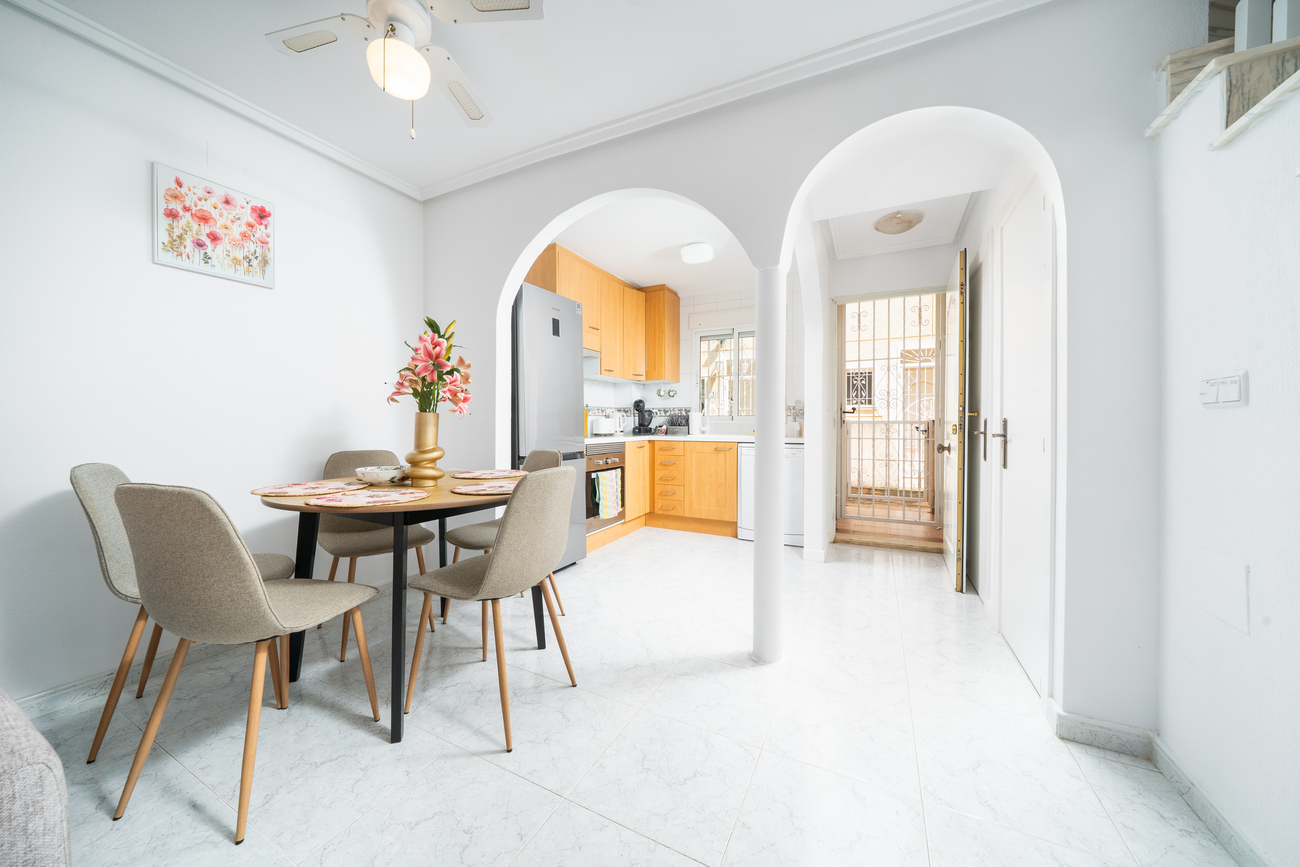 For sale - 4 Bedroom 2 Bathroom Town House in Playa Flamenca - Los Almendros - La Florida  - Alicante