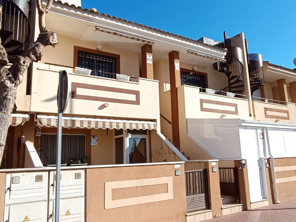 For sale - 4 Bedroom 3 Bathroom Villa in Los Alcazares - Costa Calida  - Murcia