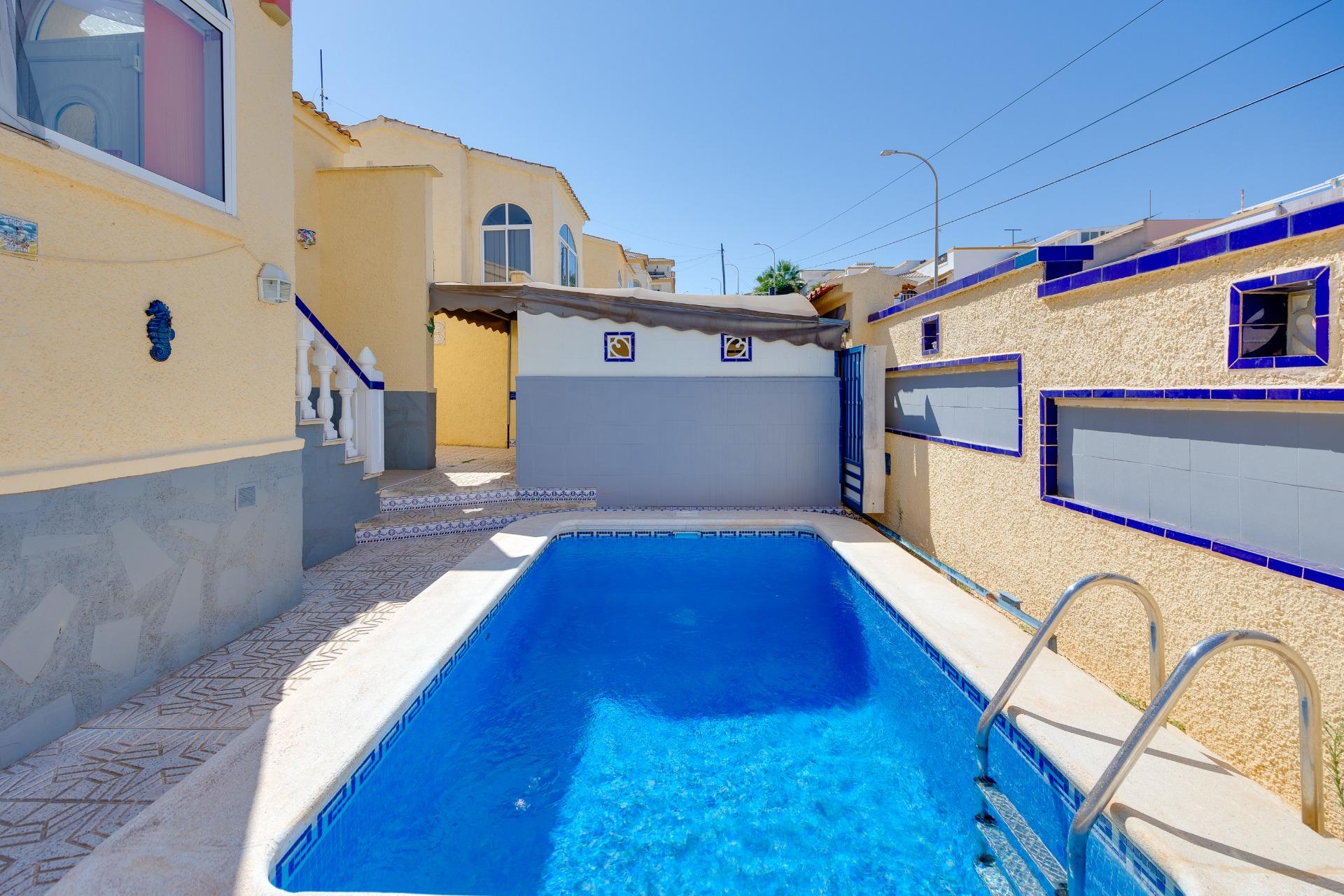 For sale - 3 Bedroom 2 Bathroom Villa in San Fulgencio - La Marina  - Alicante