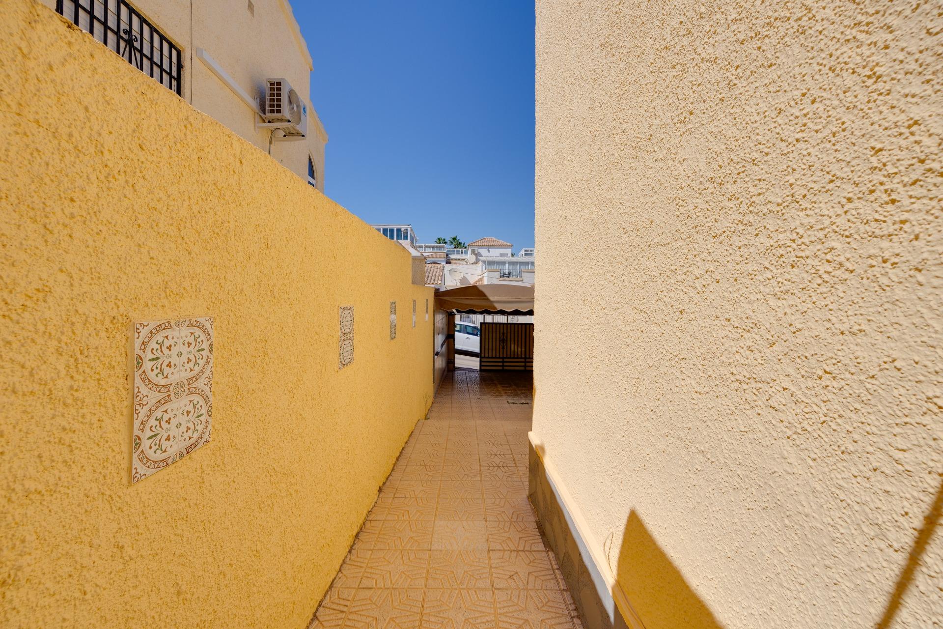 For sale - 3 Bedroom 2 Bathroom Villa in San Fulgencio - La Marina  - Alicante