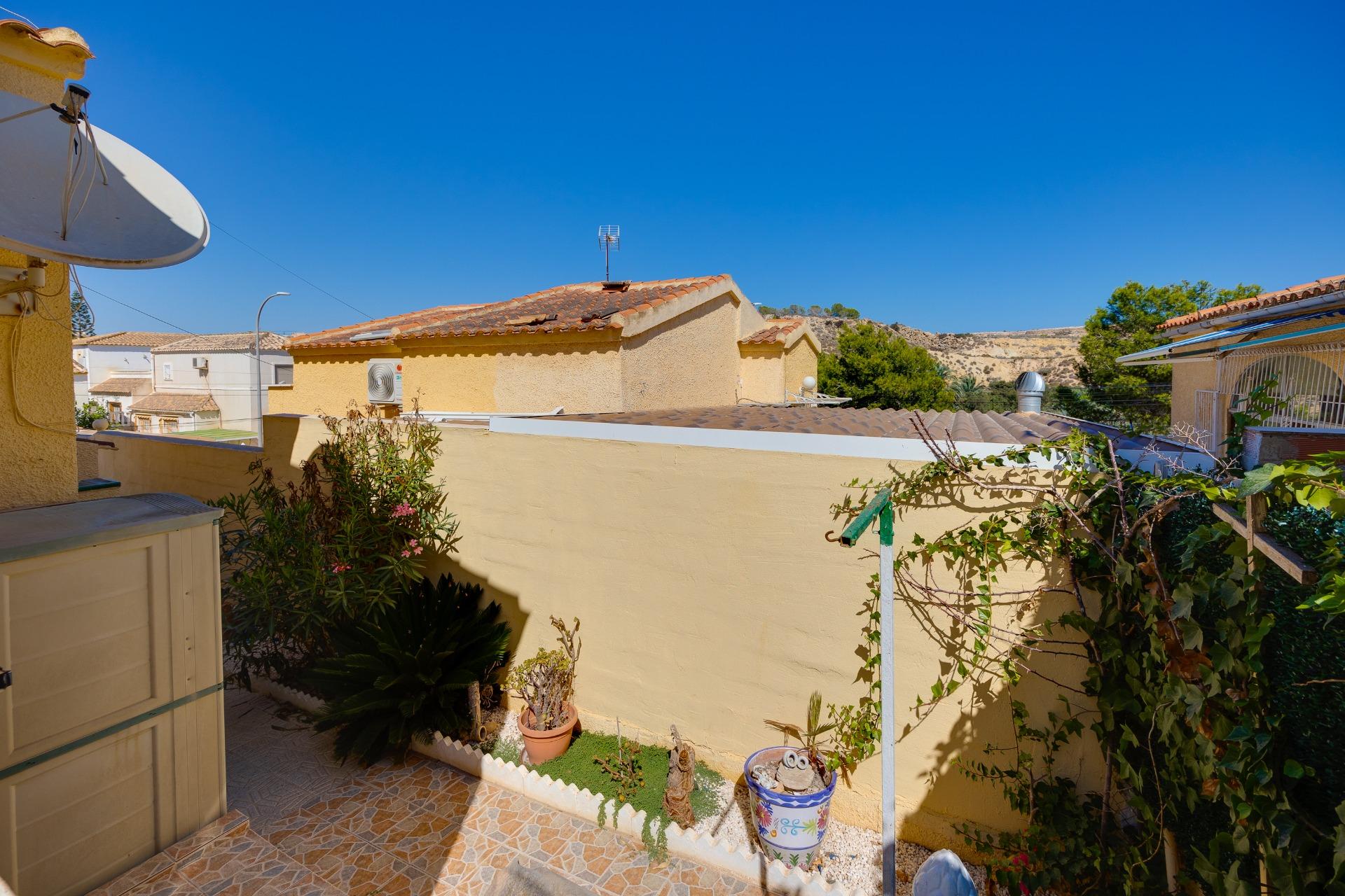 For sale - 3 Bedroom 2 Bathroom Villa in San Fulgencio - La Marina  - Alicante