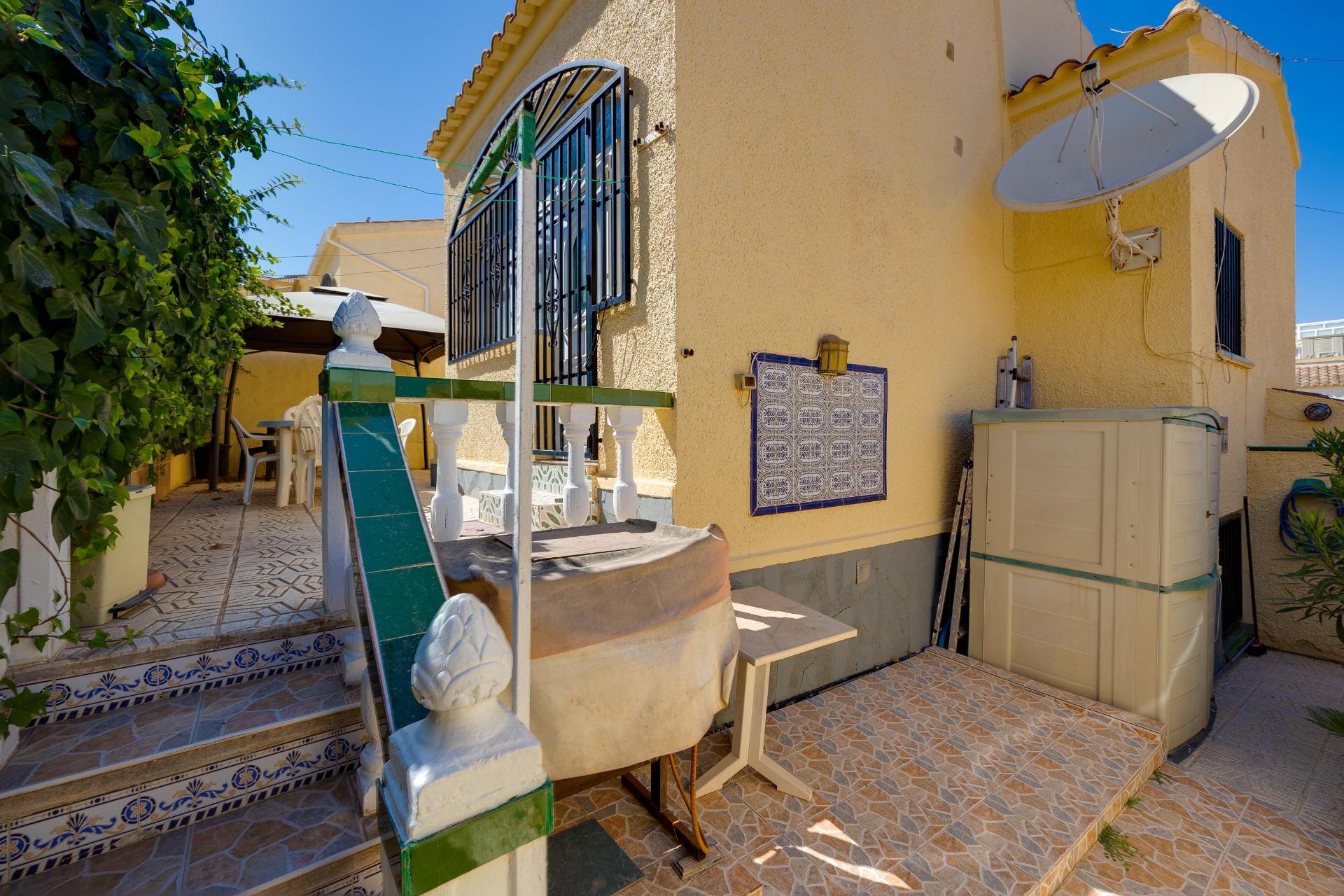 For sale - 3 Bedroom 2 Bathroom Villa in San Fulgencio - La Marina  - Alicante