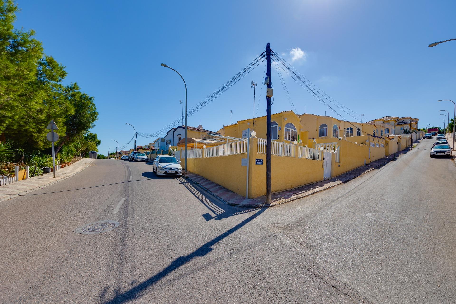 For sale - 3 Bedroom 2 Bathroom Villa in San Fulgencio - La Marina  - Alicante