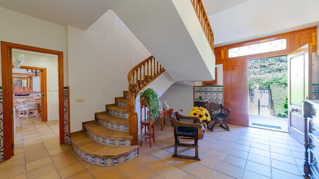 For sale - 7 Bedroom 4 Bathroom Villa in Campoamor - Campoamor  - Alicante