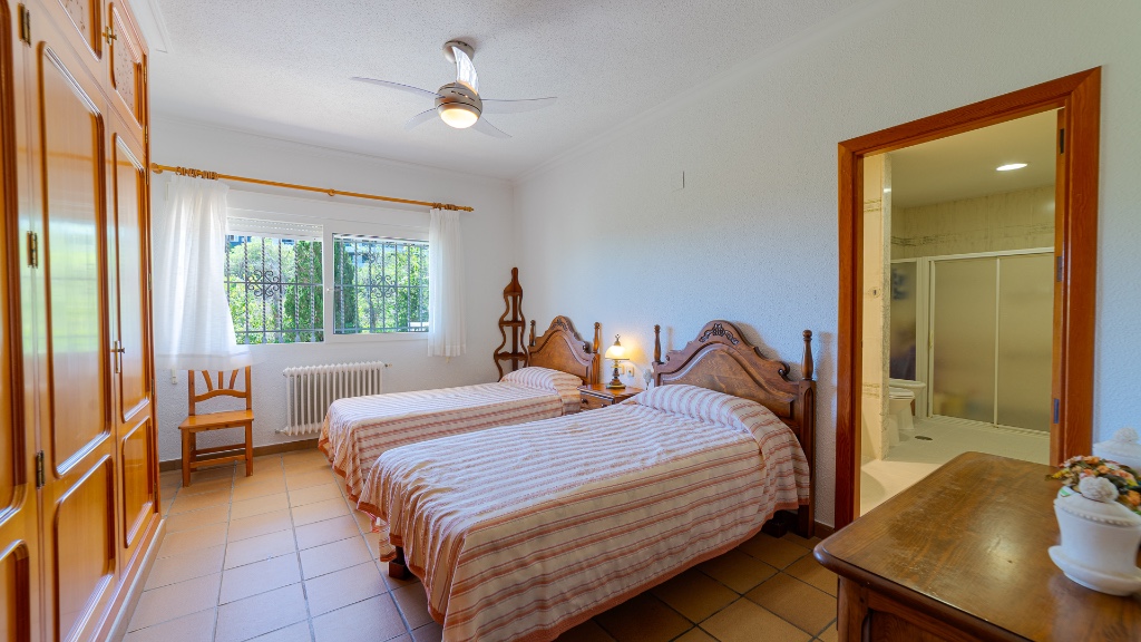 For sale - 7 Bedroom 4 Bathroom Villa in Campoamor - Campoamor  - Alicante