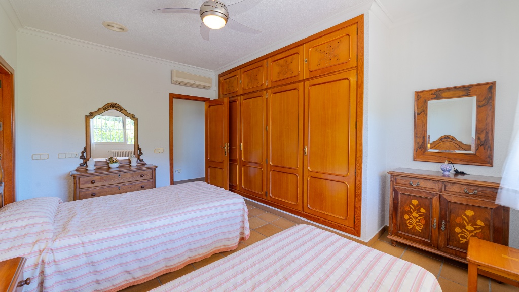 For sale - 7 Bedroom 4 Bathroom Villa in Campoamor - Campoamor  - Alicante