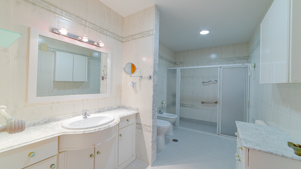 For sale - 7 Bedroom 4 Bathroom Villa in Campoamor - Campoamor  - Alicante