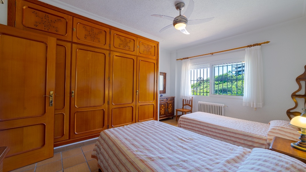 For sale - 7 Bedroom 4 Bathroom Villa in Campoamor - Campoamor  - Alicante