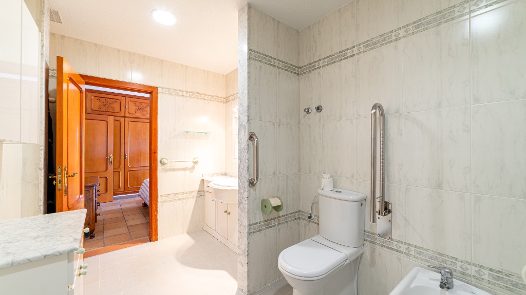 For sale - 7 Bedroom 4 Bathroom Villa in Campoamor - Campoamor  - Alicante