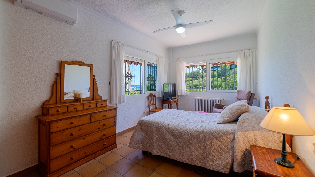 For sale - 7 Bedroom 4 Bathroom Villa in Campoamor - Campoamor  - Alicante